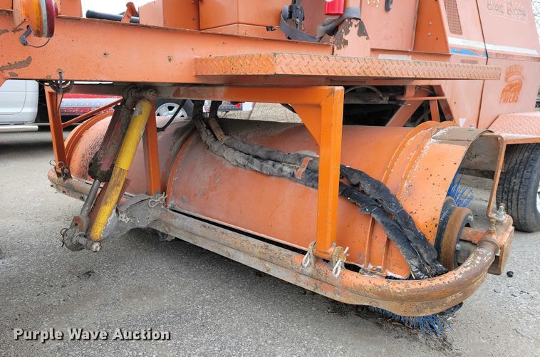 image for item NO9987 2003 Broce RJ350 broom