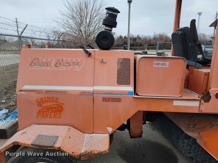 image for item NO9987 2003 Broce RJ350 broom