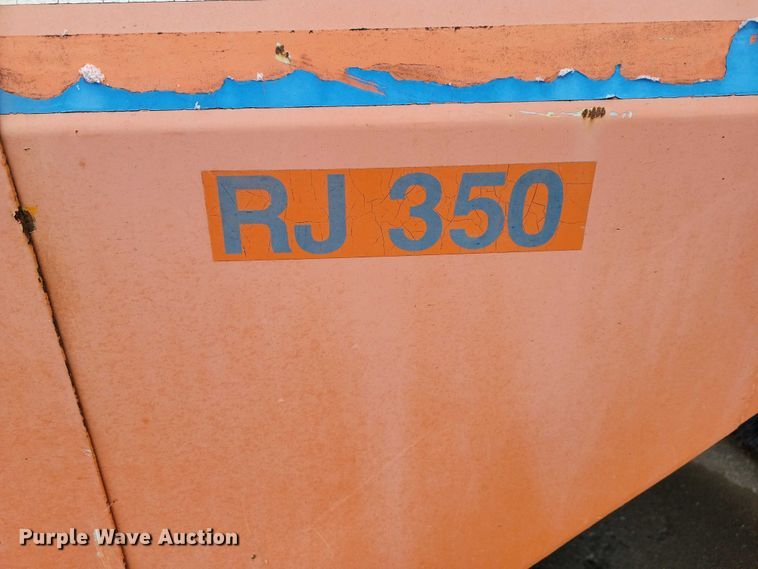 image for item NO9987 2003 Broce RJ350 broom