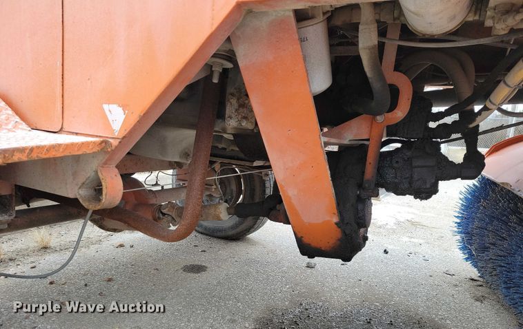 image for item NO9987 2003 Broce RJ350 broom