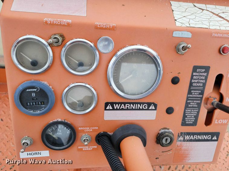 image for item NO9987 2003 Broce RJ350 broom