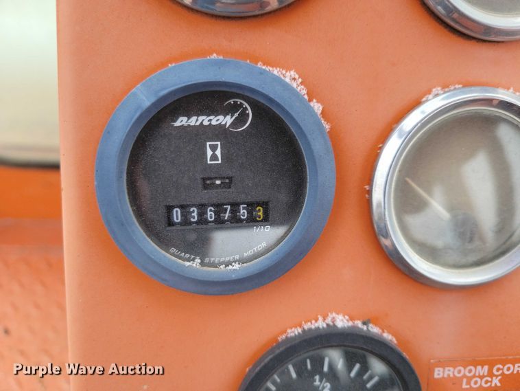 image for item NO9987 2003 Broce RJ350 broom