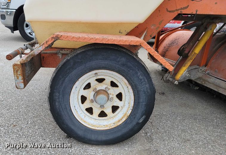 image for item NO9987 2003 Broce RJ350 broom