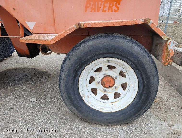 image for item NO9987 2003 Broce RJ350 broom