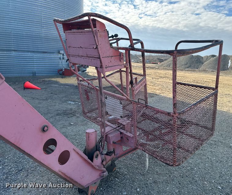 image for item OE9519 1999 JLG 40H+6 boom lift