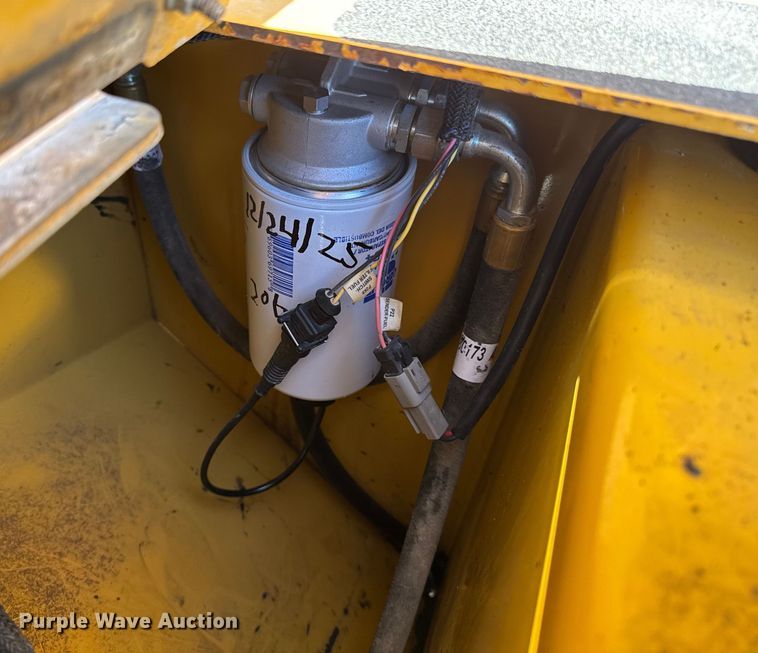 image for item OE9541 2020 Vermeer RTX1250i2 vibratory cable plow