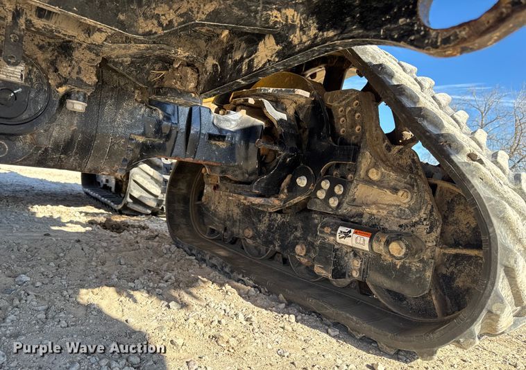 image for item OE9541 2020 Vermeer RTX1250i2 vibratory cable plow