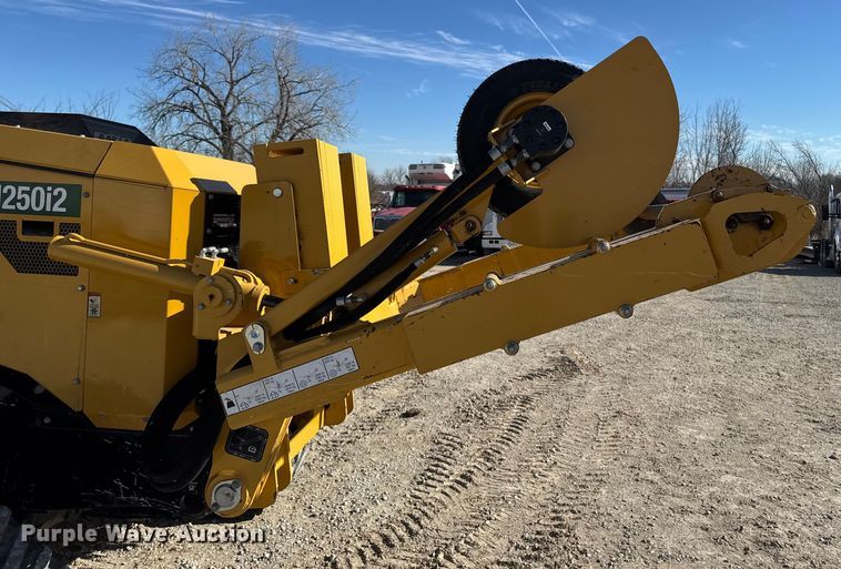 image for item OE9541 2020 Vermeer RTX1250i2 vibratory cable plow