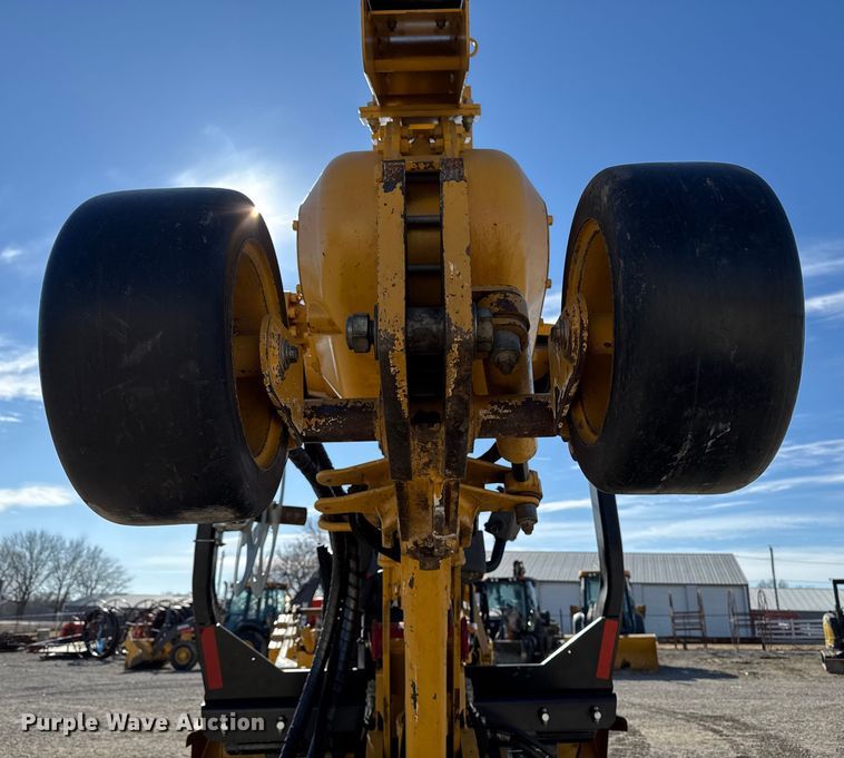 image for item OE9541 2020 Vermeer RTX1250i2 vibratory cable plow