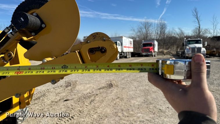 image for item OE9541 2020 Vermeer RTX1250i2 vibratory cable plow