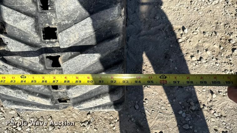 image for item OE9541 2020 Vermeer RTX1250i2 vibratory cable plow