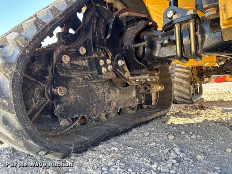 image for item OE9541 2020 Vermeer RTX1250i2 vibratory cable plow