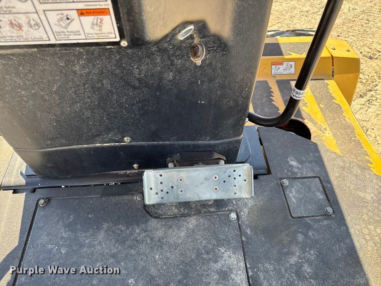 image for item OE9541 2020 Vermeer RTX1250i2 vibratory cable plow