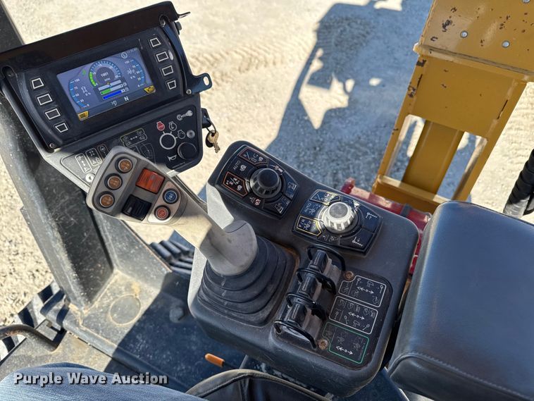 image for item OE9541 2020 Vermeer RTX1250i2 vibratory cable plow