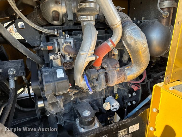 image for item OE9541 2020 Vermeer RTX1250i2 vibratory cable plow