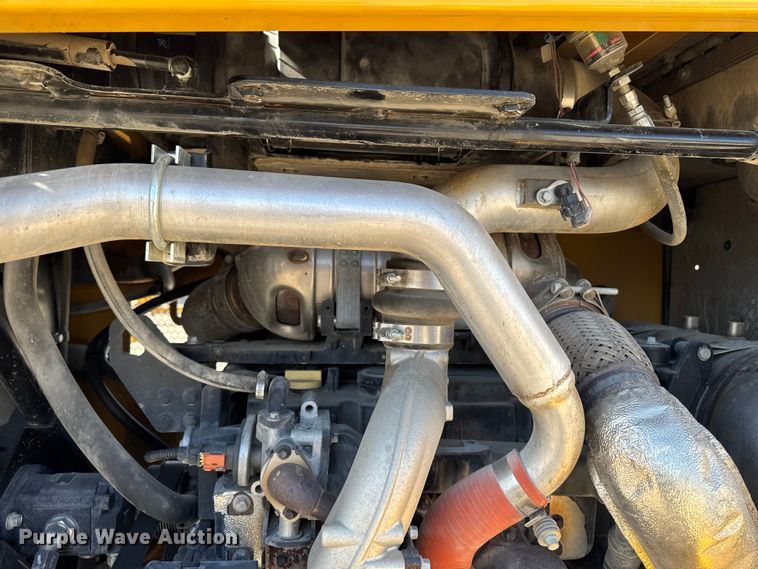 image for item OE9541 2020 Vermeer RTX1250i2 vibratory cable plow