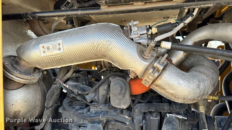 image for item OE9541 2020 Vermeer RTX1250i2 vibratory cable plow