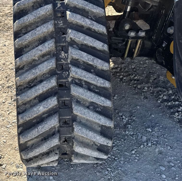 image for item OE9541 2020 Vermeer RTX1250i2 vibratory cable plow