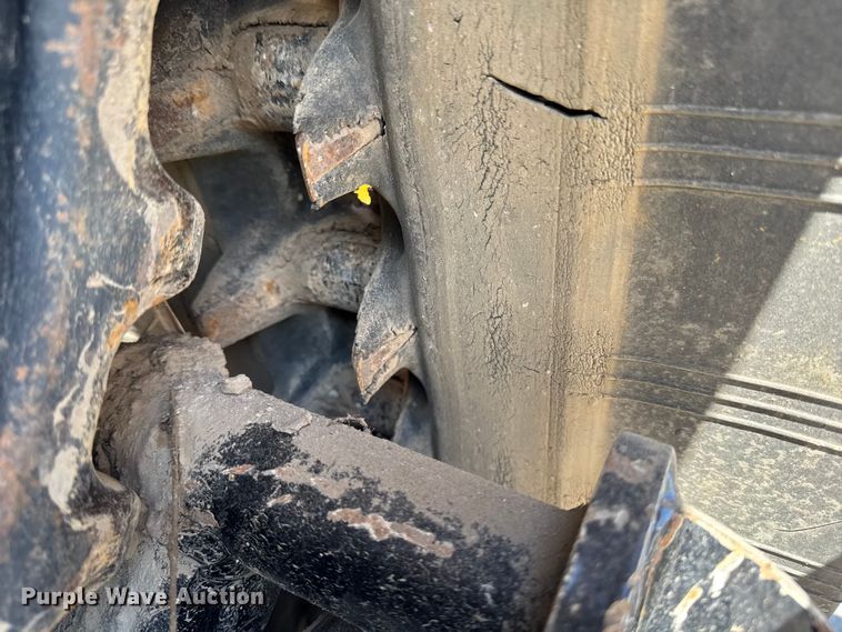 image for item OE9541 2020 Vermeer RTX1250i2 vibratory cable plow