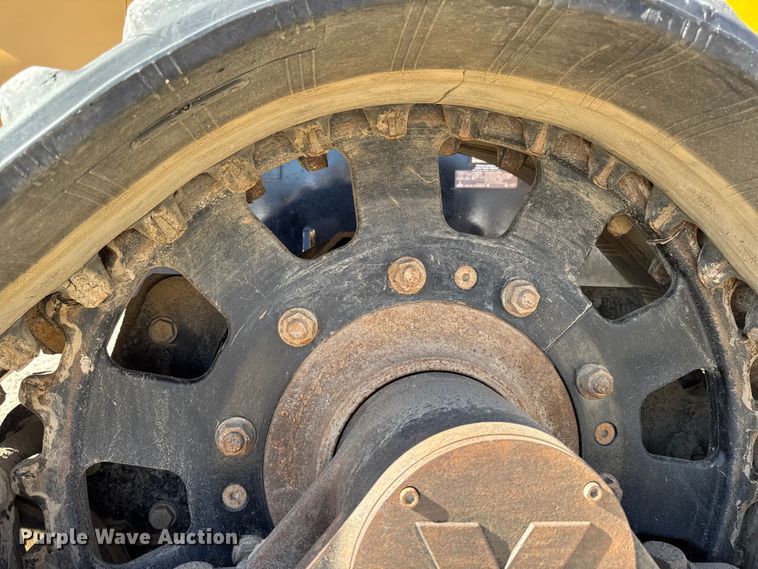 image for item OE9541 2020 Vermeer RTX1250i2 vibratory cable plow