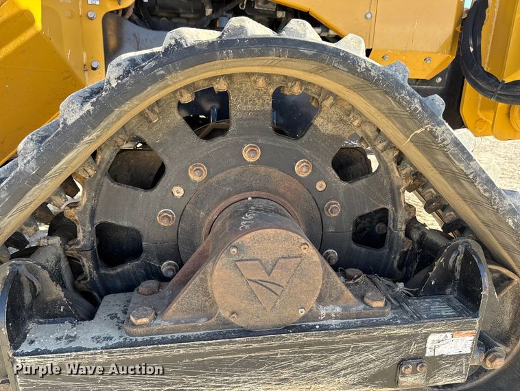 image for item OE9541 2020 Vermeer RTX1250i2 vibratory cable plow