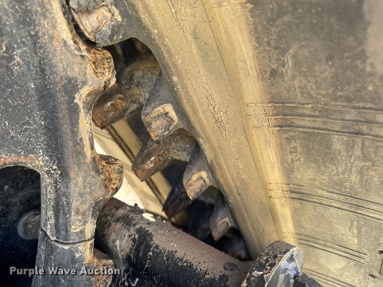 image for item OE9541 2020 Vermeer RTX1250i2 vibratory cable plow