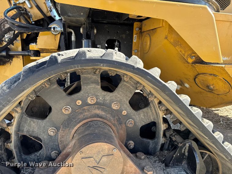 image for item OE9541 2020 Vermeer RTX1250i2 vibratory cable plow