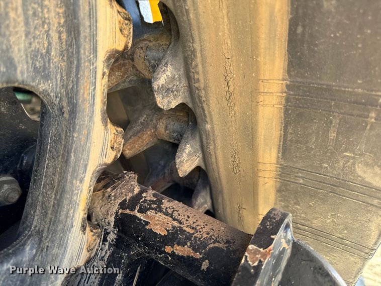 image for item OE9541 2020 Vermeer RTX1250i2 vibratory cable plow