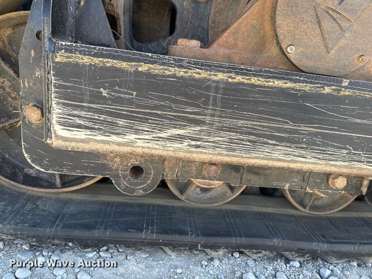 image for item OE9541 2020 Vermeer RTX1250i2 vibratory cable plow