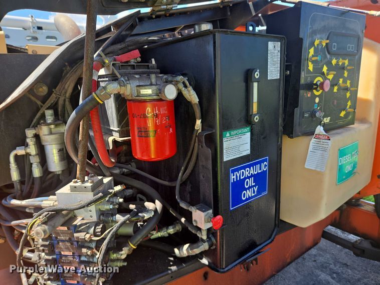 image for item YA1073 2014 JLG boom lift