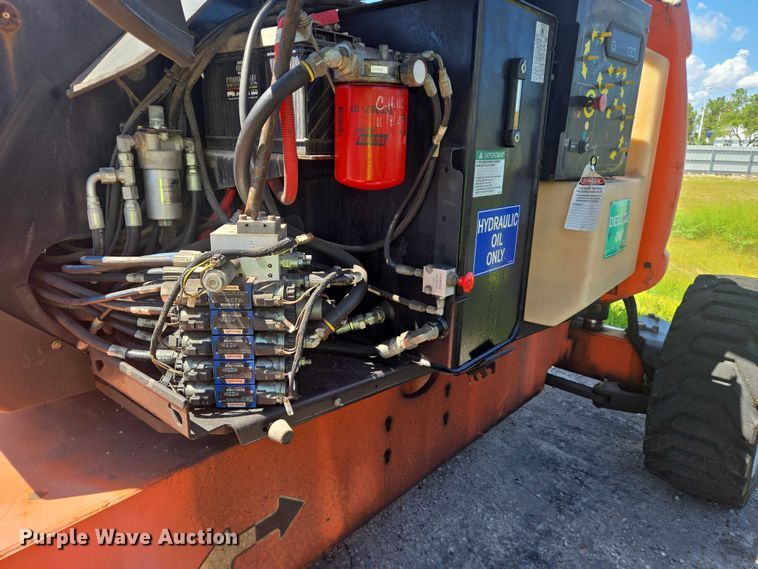 image for item YA1073 2014 JLG boom lift