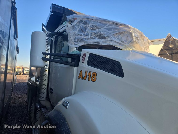 image for item YA1451 2018 Kenworth T880 dump truck