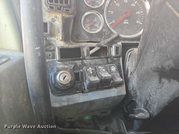 image for item YA1451 2018 Kenworth T880 dump truck