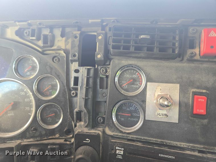 image for item YA1451 2018 Kenworth T880 dump truck