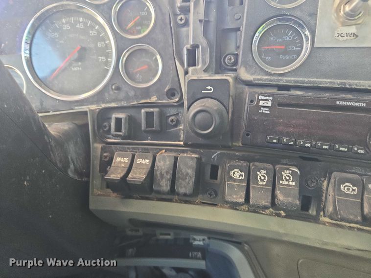 image for item YA1451 2018 Kenworth T880 dump truck