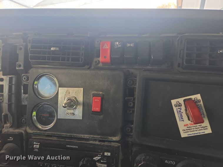 image for item YA1451 2018 Kenworth T880 dump truck