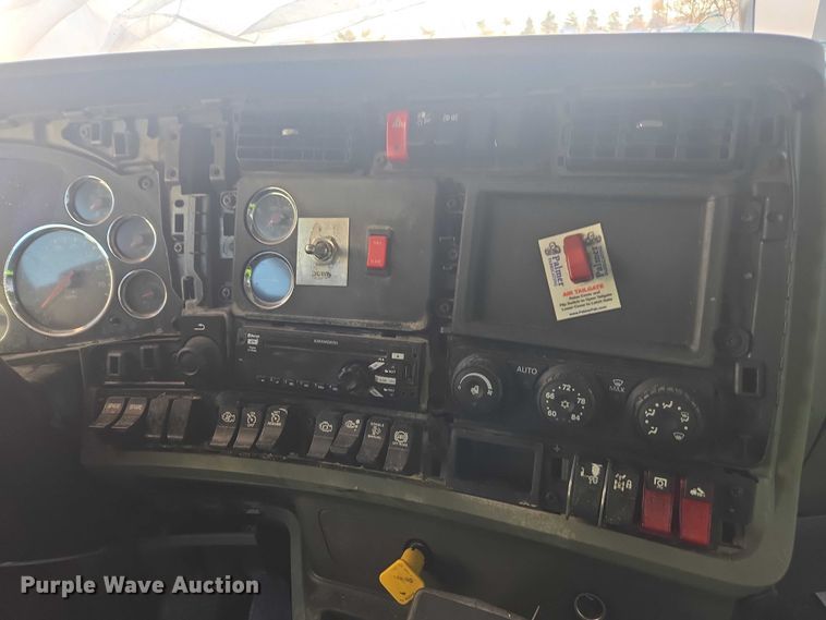 image for item YA1451 2018 Kenworth T880 dump truck