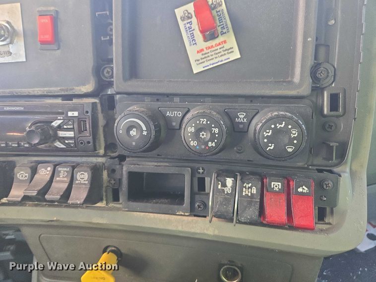 image for item YA1451 2018 Kenworth T880 dump truck