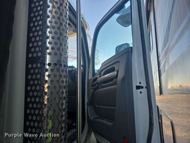 image for item YA1451 2018 Kenworth T880 dump truck