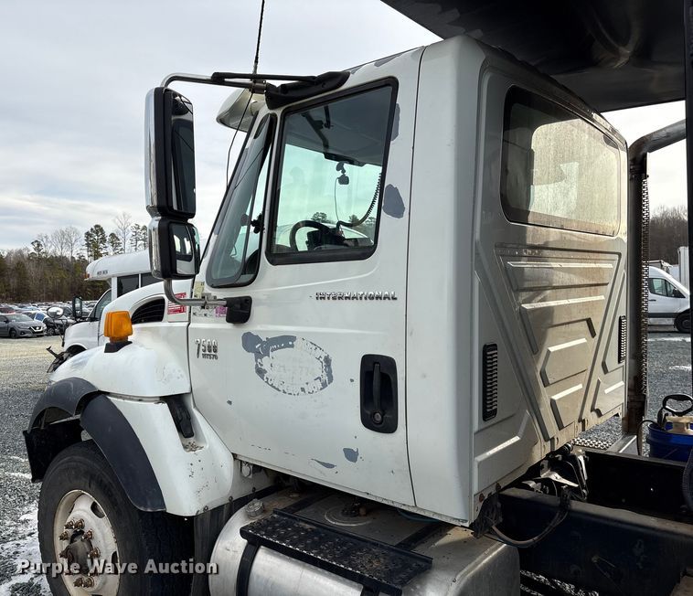 image for item YA1510 2005 International 7500  dump truck