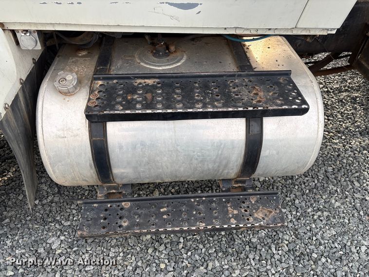 image for item YA1510 2005 International 7500  dump truck