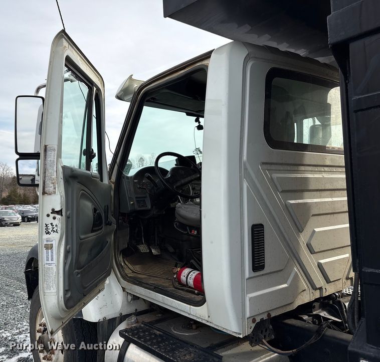 image for item YA1510 2005 International 7500  dump truck