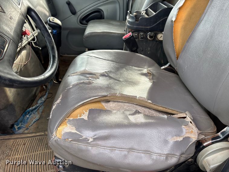 image for item YA1510 2005 International 7500  dump truck