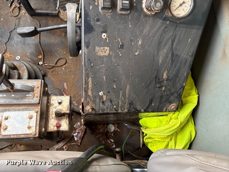 image for item YA1510 2005 International 7500  dump truck