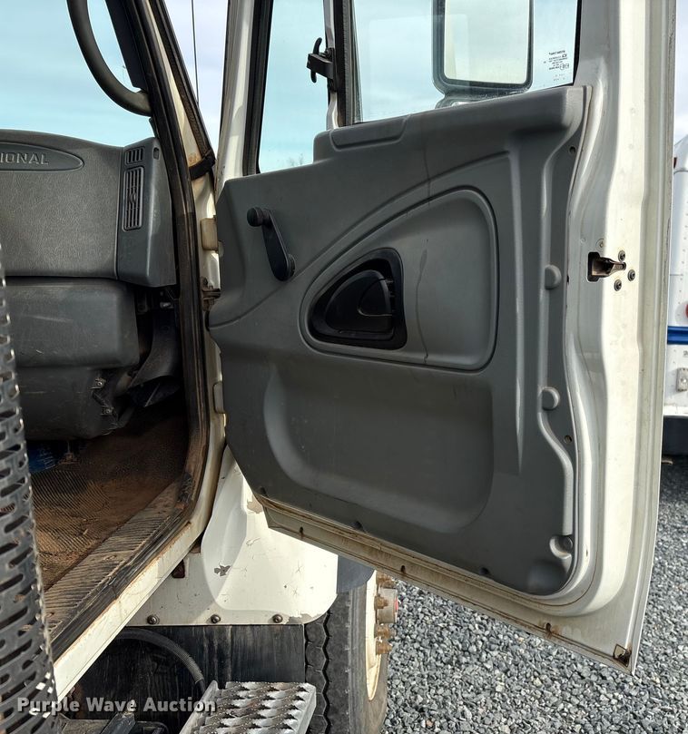 image for item YA1510 2005 International 7500  dump truck