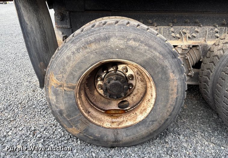 image for item YA1510 2005 International 7500  dump truck