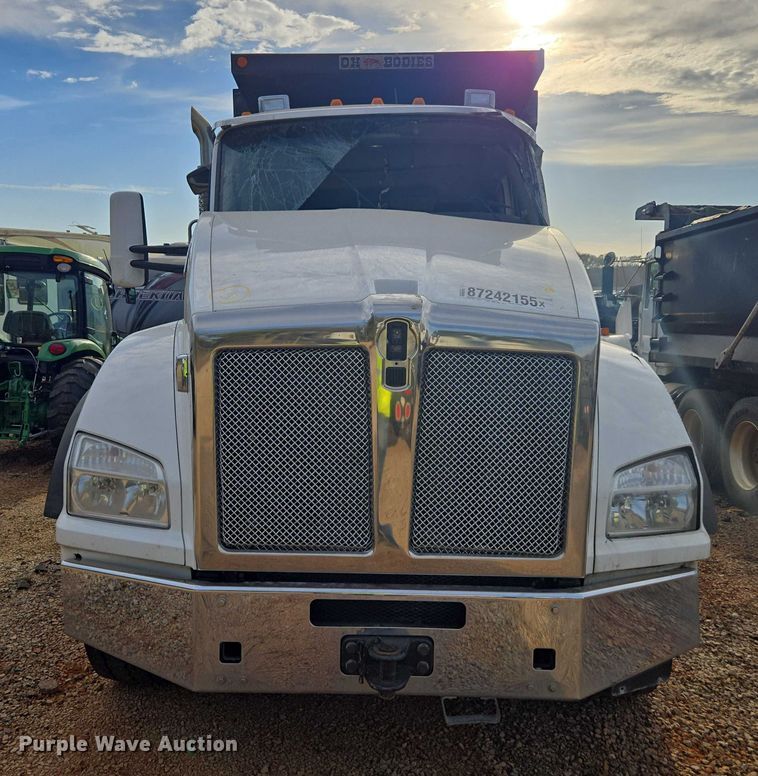 image for item YA1537 2021 Kenworth T880 dump truck