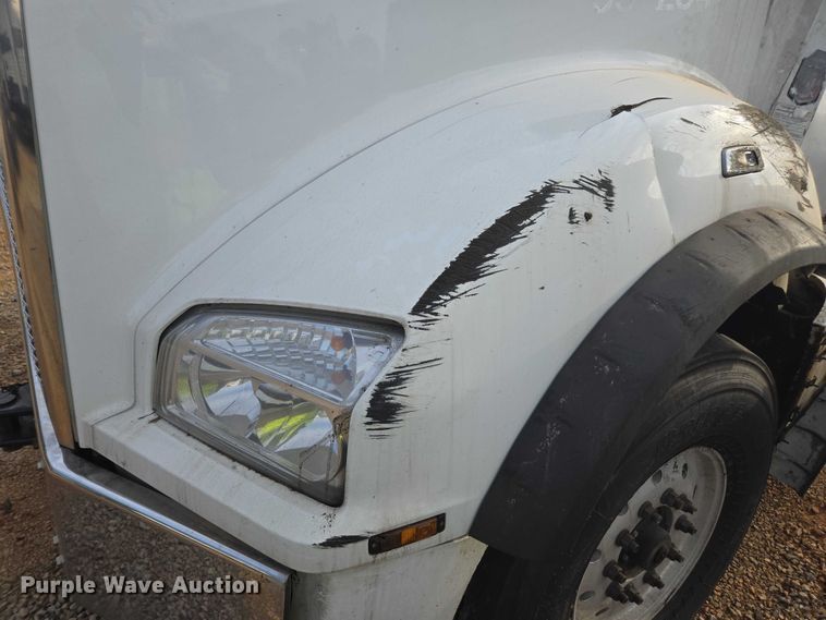 image for item YA1537 2021 Kenworth T880 dump truck