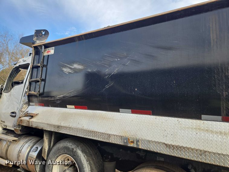 image for item YA1537 2021 Kenworth T880 dump truck