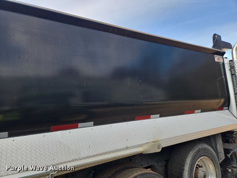 image for item YA1537 2021 Kenworth T880 dump truck